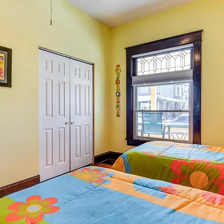 Retro-Inspired Indy Home Walk To Fountain Square!